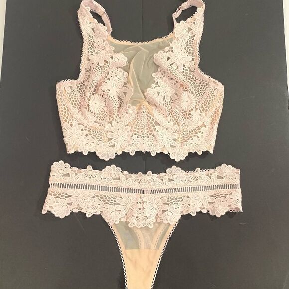 Victoria’s Secret set Floral apliqué bra & thong - Picture 4 of 5